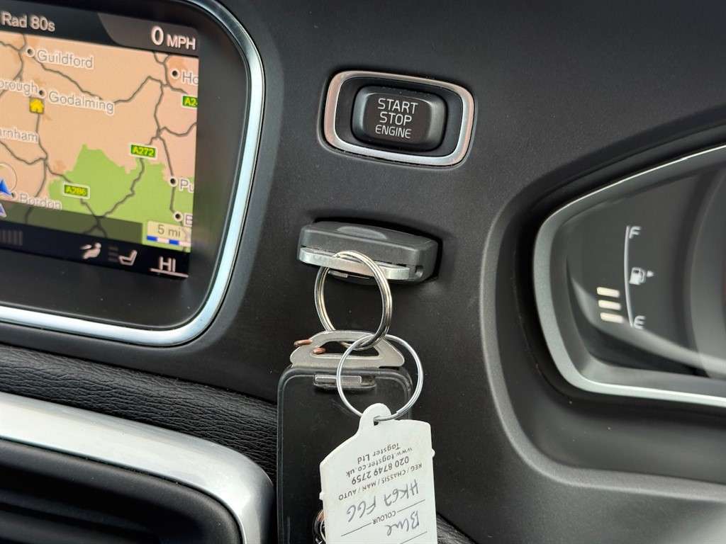 2017 VOLVO V40 2017 VOLVO V40