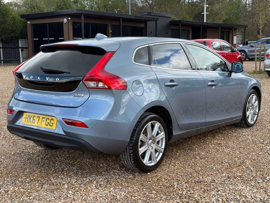 2017 VOLVO V40 2017 VOLVO V40