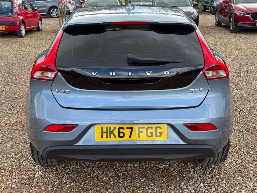 2017 VOLVO V40 2017 VOLVO V40