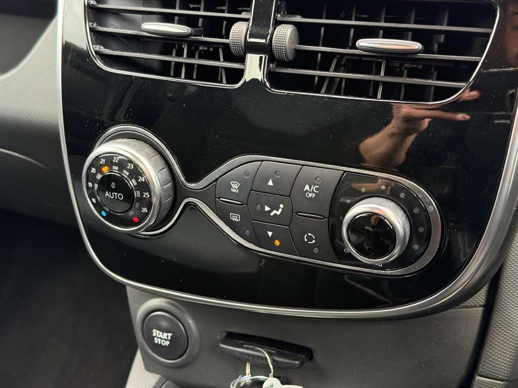 2015 RENAULT CLIO 2015 RENAULT CLIO