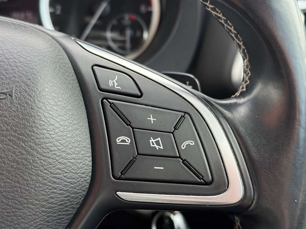 2018 INFINITI Q30 2018 INFINITI Q30