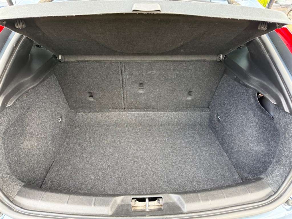 2017 VOLVO V40 2017 VOLVO V40