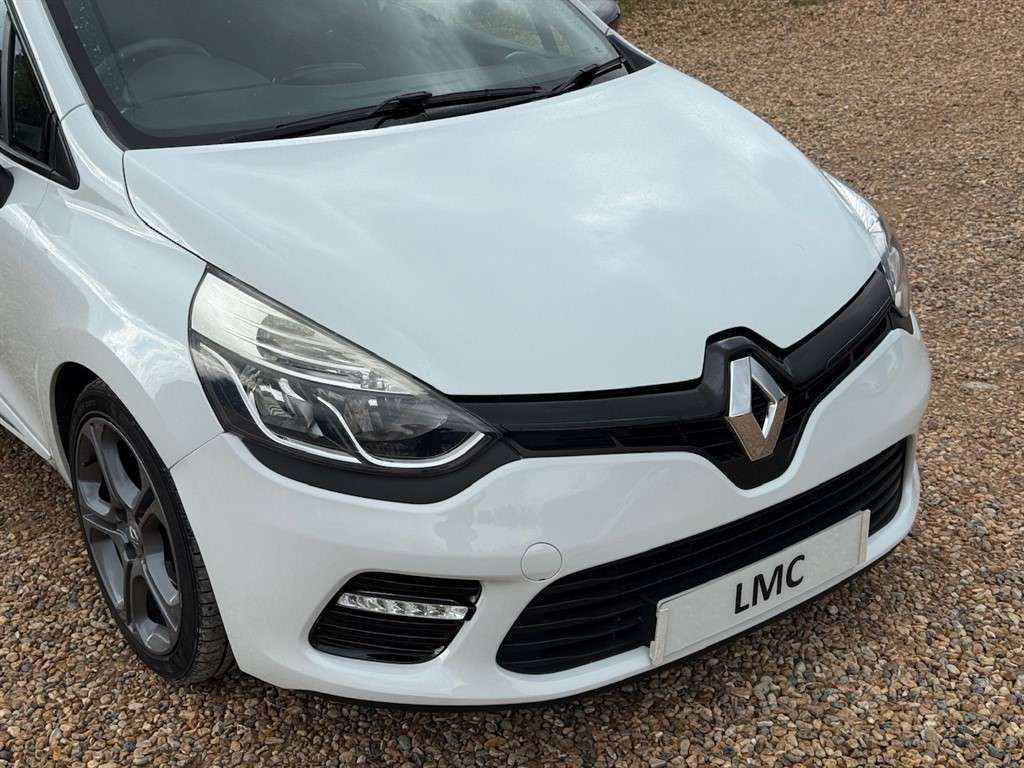 A 2015 RENAULT CLIO 1.5 dCi Dynamique S Nav Hatchback 5dr Diesel Manua A 2015 RENAULT CLIO 1.5 dCi Dynamique S Nav Hatchback 5dr Diesel Manua