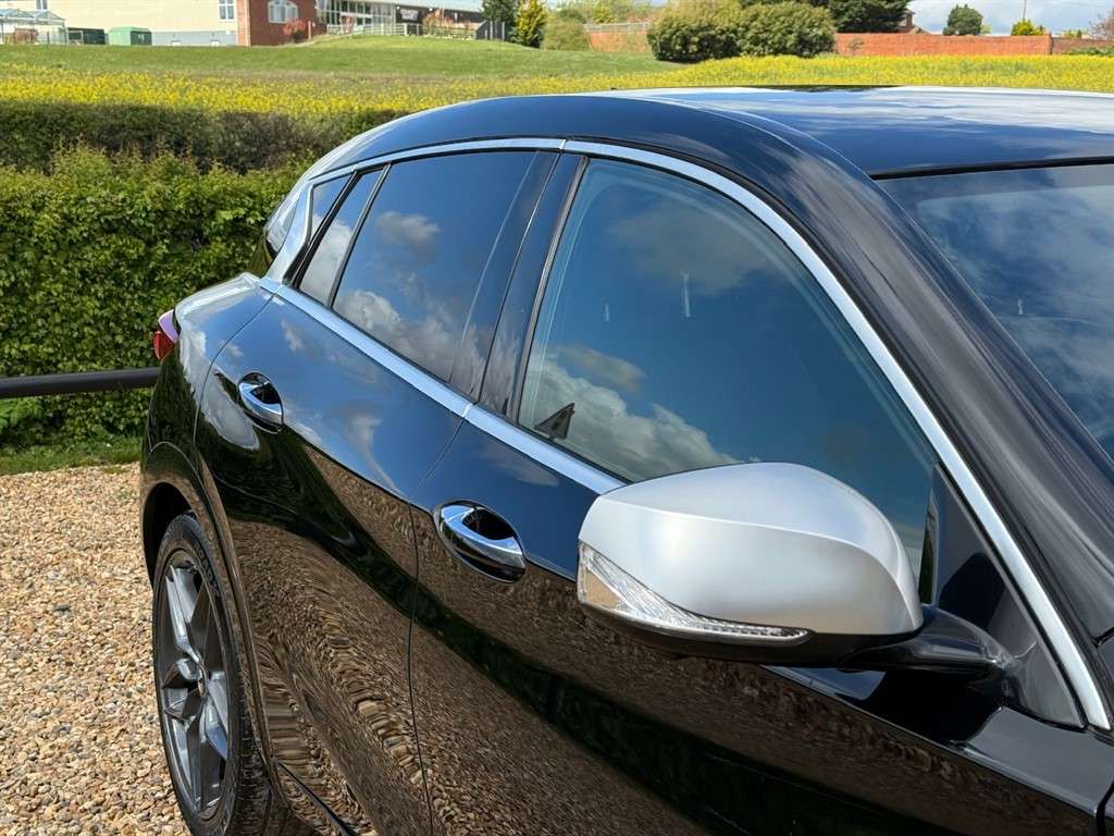 2018 INFINITI Q30 2018 INFINITI Q30