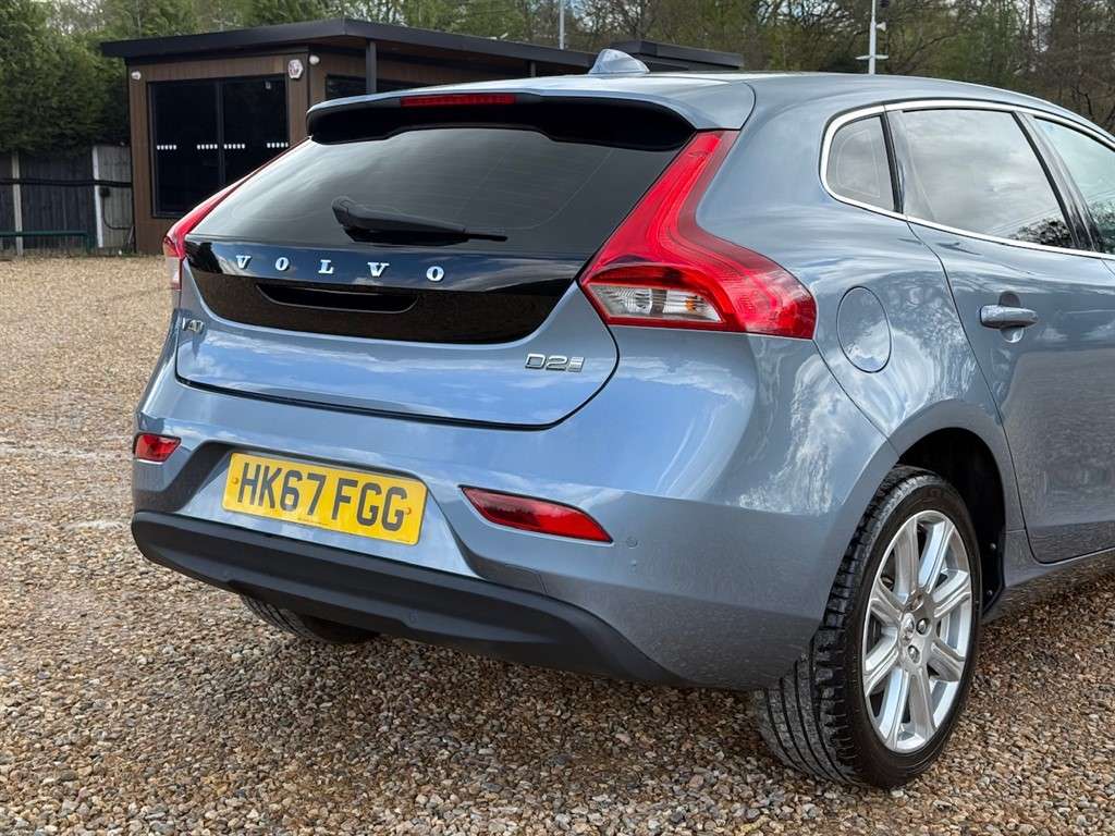 2017 VOLVO V40 2017 VOLVO V40