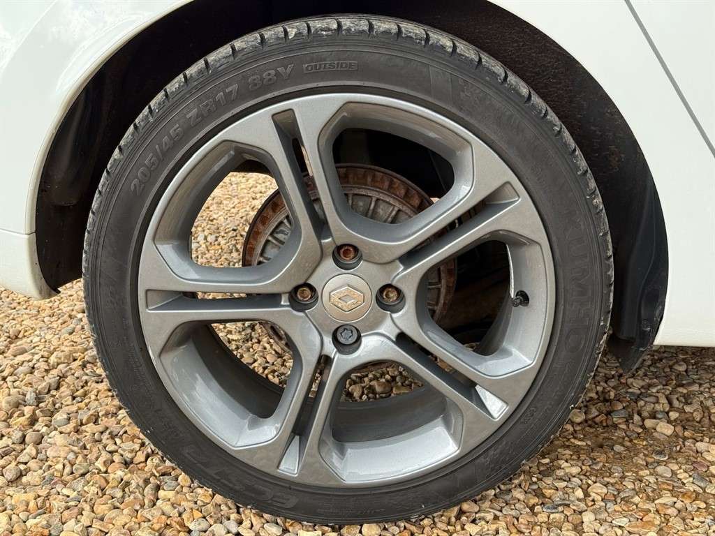 2015 RENAULT CLIO 2015 RENAULT CLIO