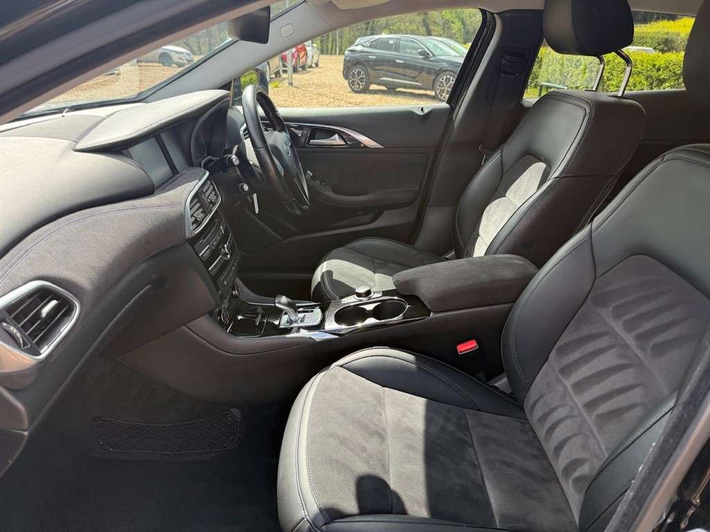 2018 INFINITI Q30 2018 INFINITI Q30