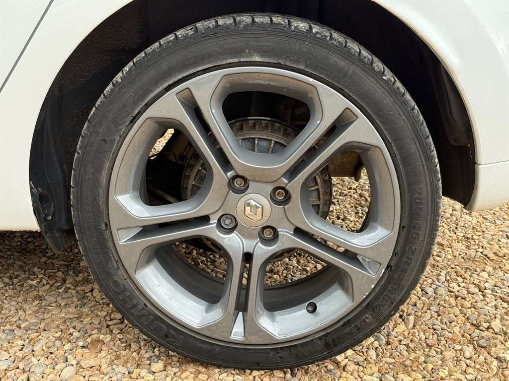 2015 RENAULT CLIO 2015 RENAULT CLIO