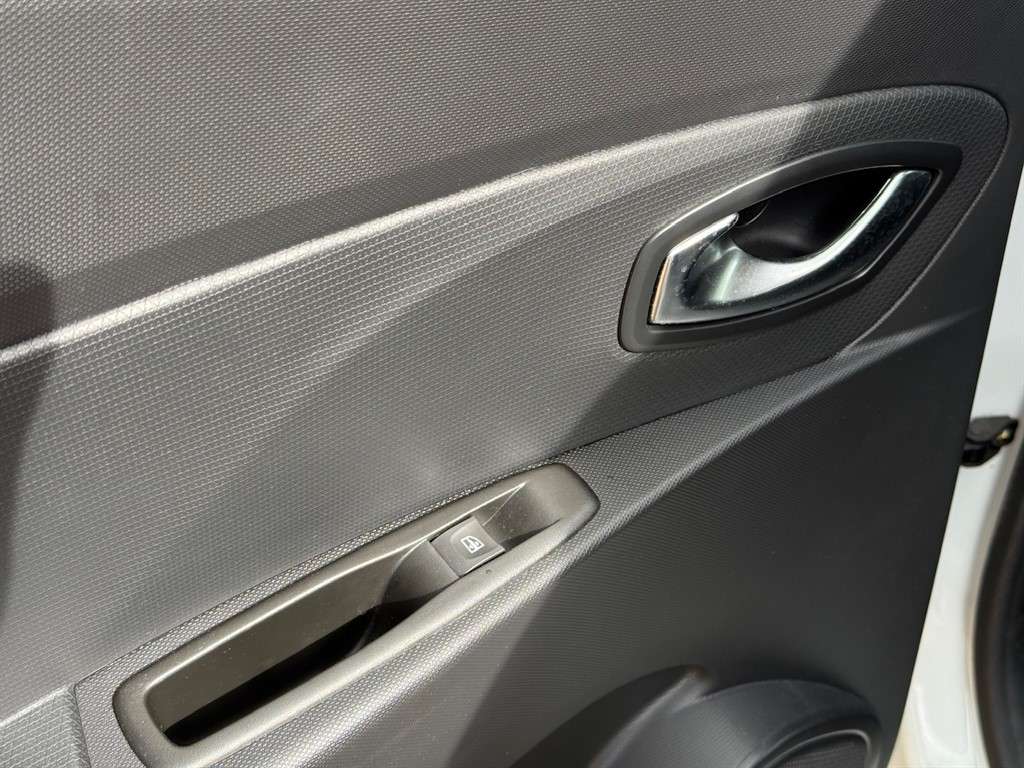 2015 RENAULT CLIO 2015 RENAULT CLIO
