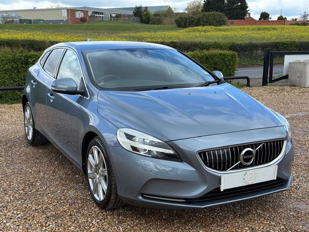 A 2017 VOLVO V40 2.0 D2 Inscription Hatchback 5dr Diesel Manual Eur A 2017 VOLVO V40 2.0 D2 Inscription Hatchback 5dr Diesel Manual Eur