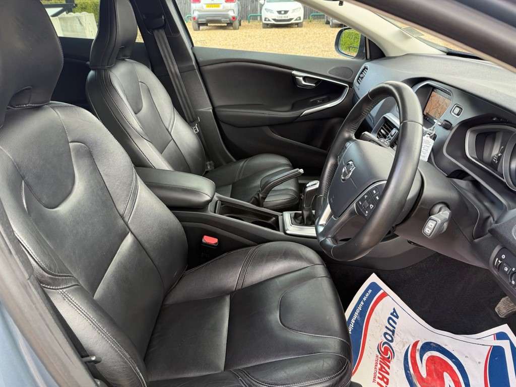 2017 VOLVO V40 2017 VOLVO V40