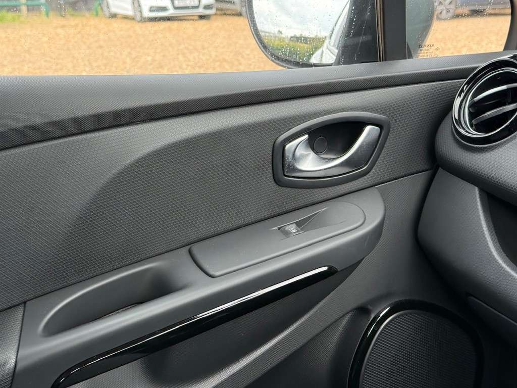 2015 RENAULT CLIO 2015 RENAULT CLIO