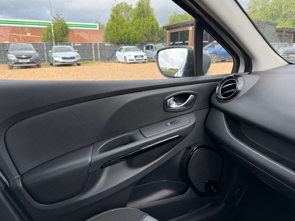 2015 RENAULT CLIO 2015 RENAULT CLIO