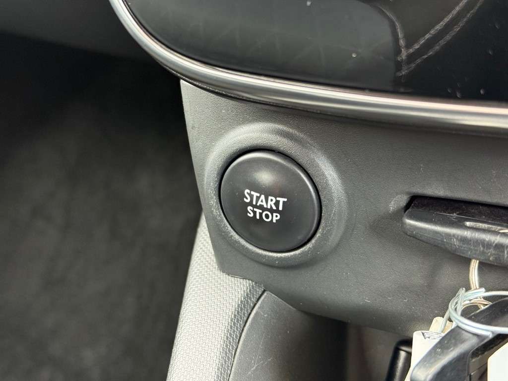 2015 RENAULT CLIO 2015 RENAULT CLIO