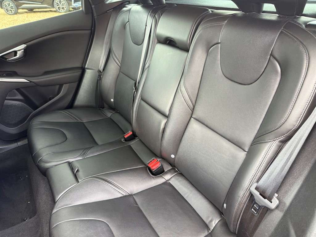 2017 VOLVO V40 2017 VOLVO V40
