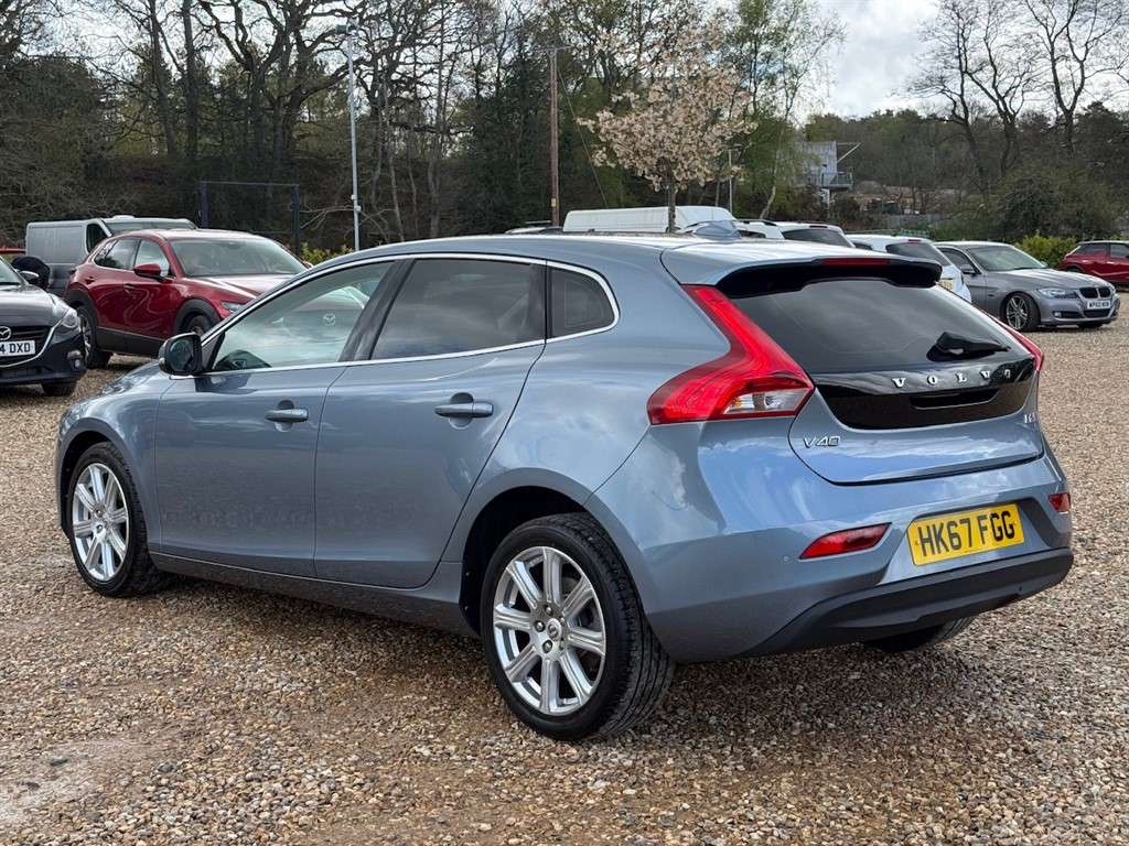 2017 VOLVO V40 2017 VOLVO V40