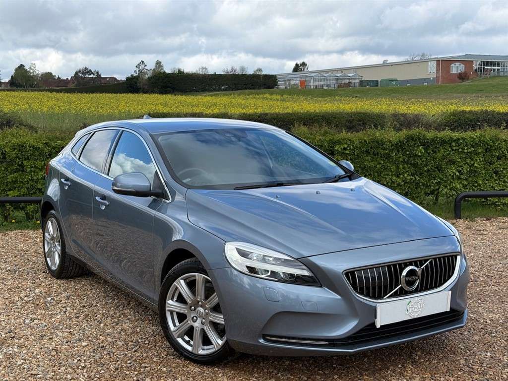 A 2017 VOLVO V40 2.0 D2 Inscription Hatchback 5dr Diesel Manual Eur A 2017 VOLVO V40 2.0 D2 Inscription Hatchback 5dr Diesel Manual Eur