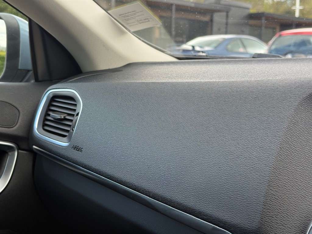2017 VOLVO V40 2017 VOLVO V40