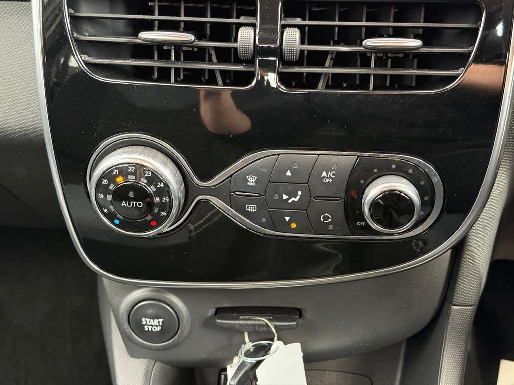 2015 RENAULT CLIO 2015 RENAULT CLIO