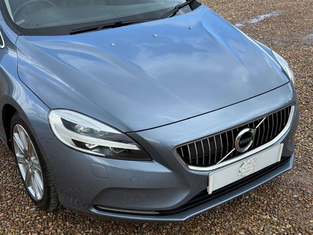 A 2017 VOLVO V40 2.0 D2 Inscription Hatchback 5dr Diesel Manual Eur A 2017 VOLVO V40 2.0 D2 Inscription Hatchback 5dr Diesel Manual Eur