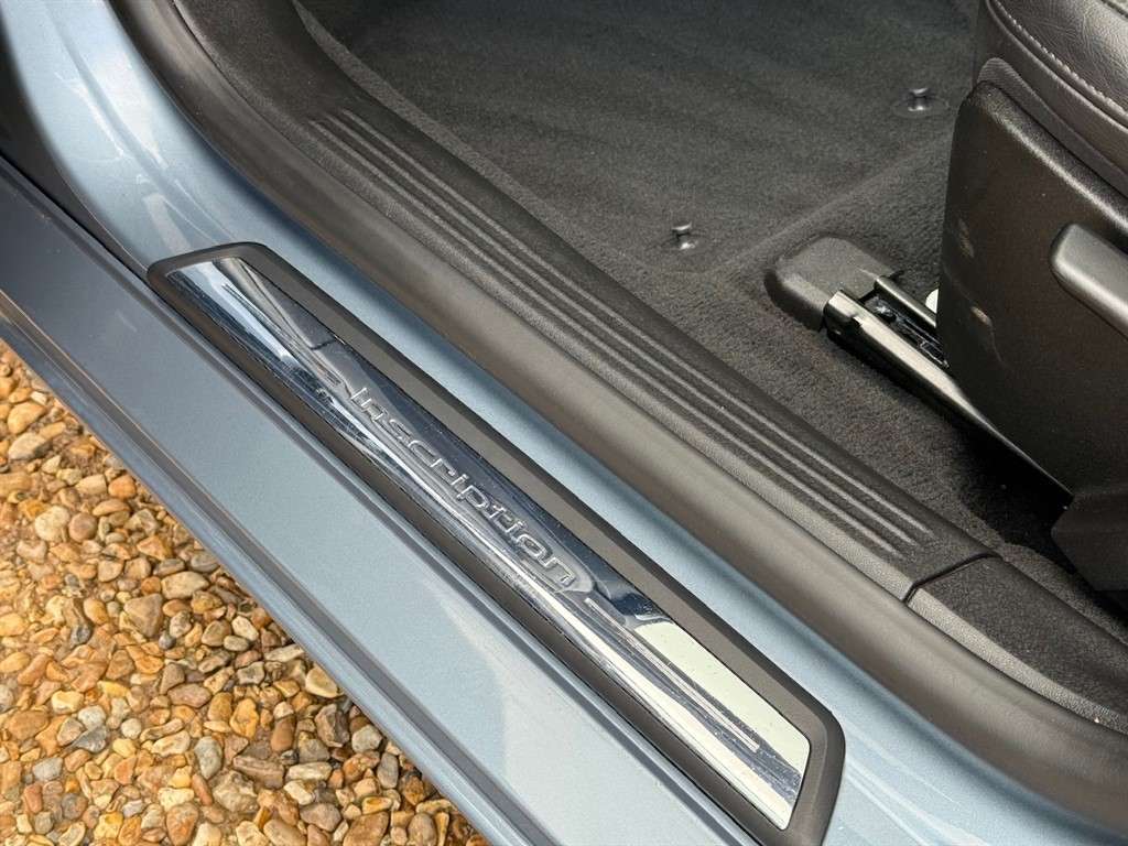 2017 VOLVO V40 2017 VOLVO V40