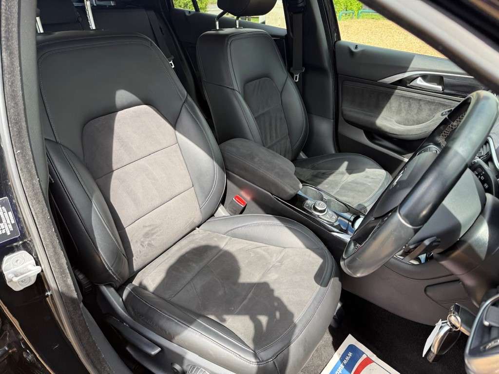 2018 INFINITI Q30 2018 INFINITI Q30