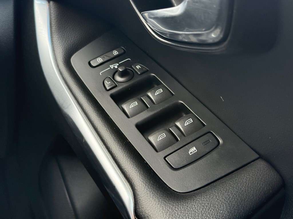 2017 VOLVO V40 2017 VOLVO V40
