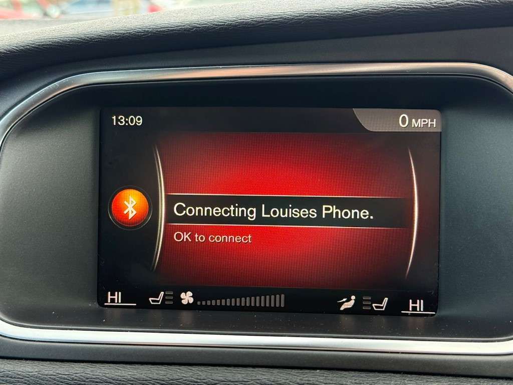 2017 VOLVO V40 2017 VOLVO V40