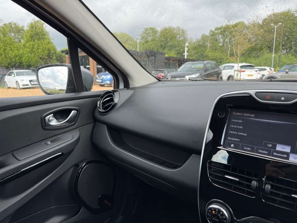 2015 RENAULT CLIO 2015 RENAULT CLIO
