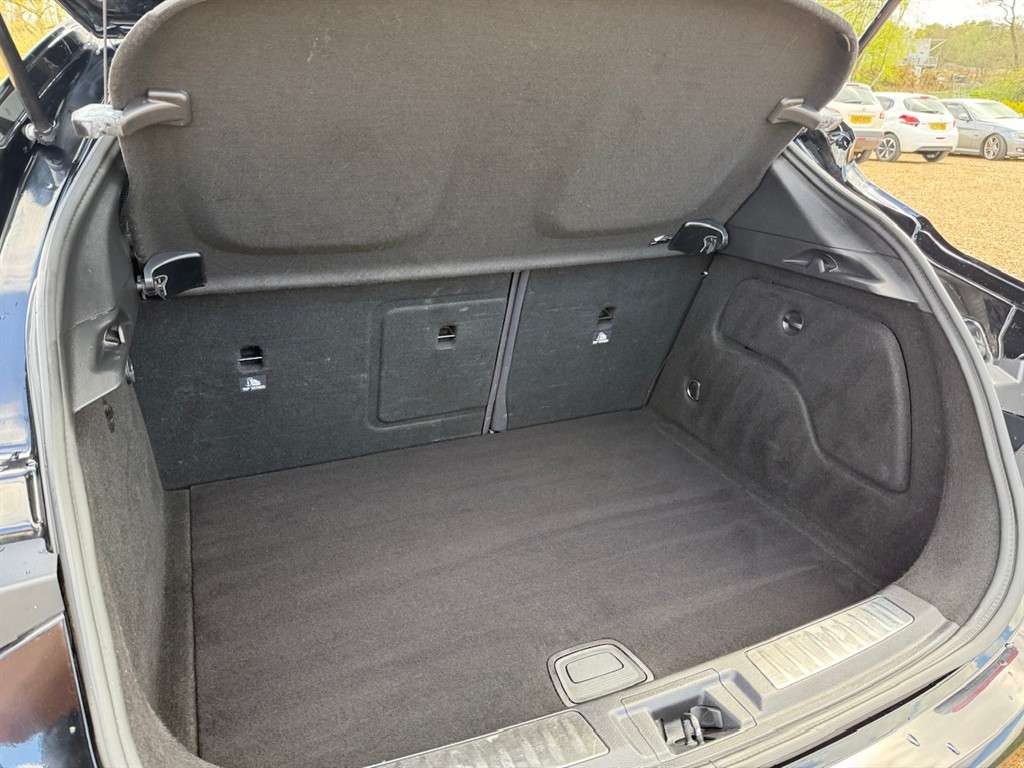 2018 INFINITI Q30 2018 INFINITI Q30