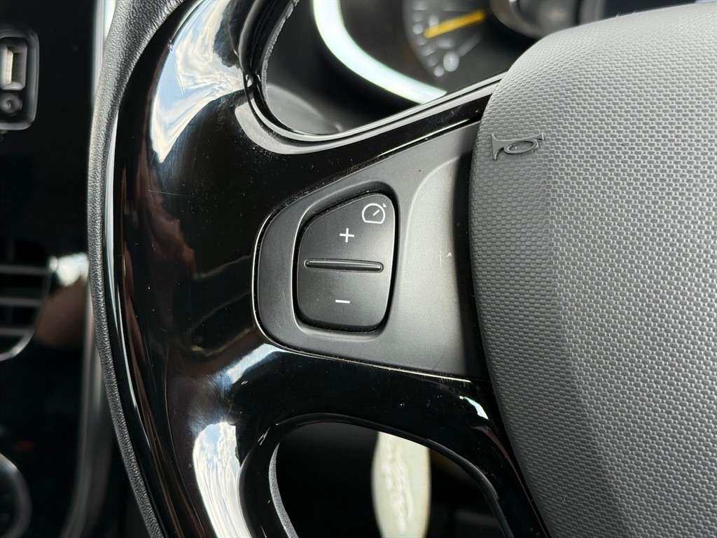 2015 RENAULT CLIO 2015 RENAULT CLIO