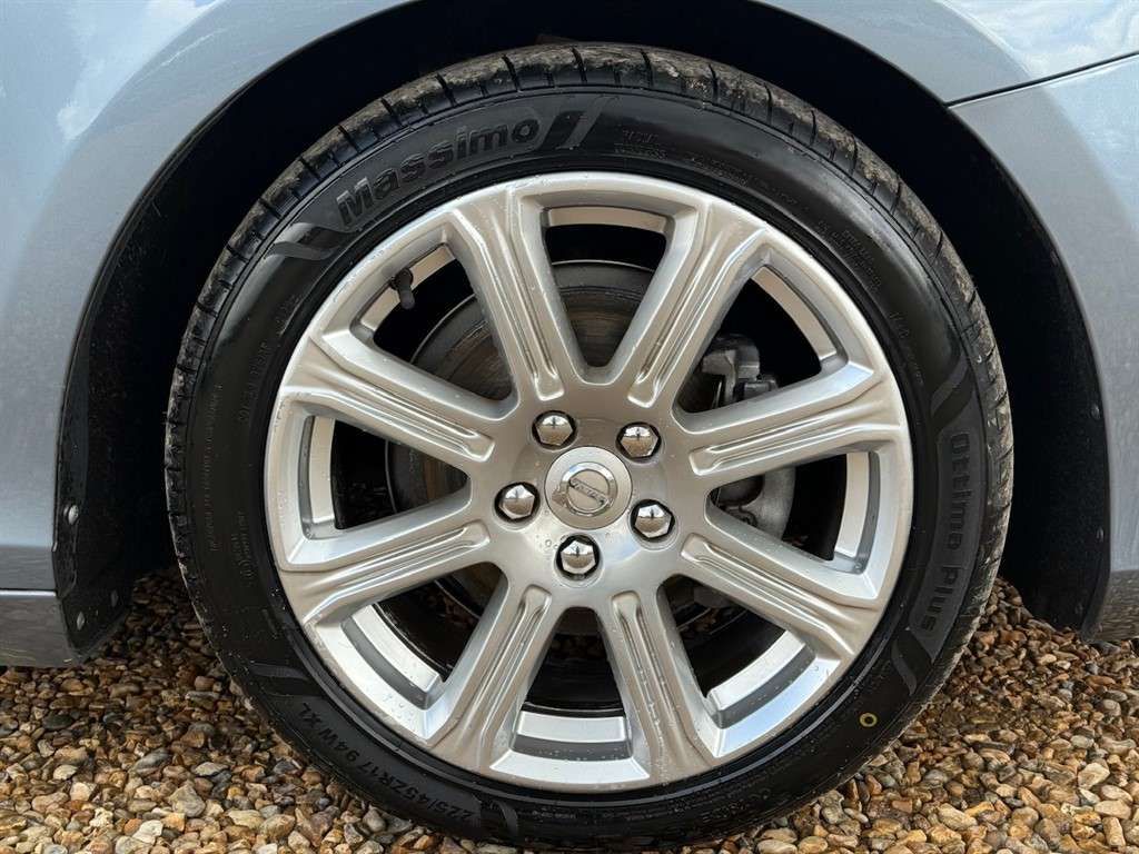 2017 VOLVO V40 2017 VOLVO V40