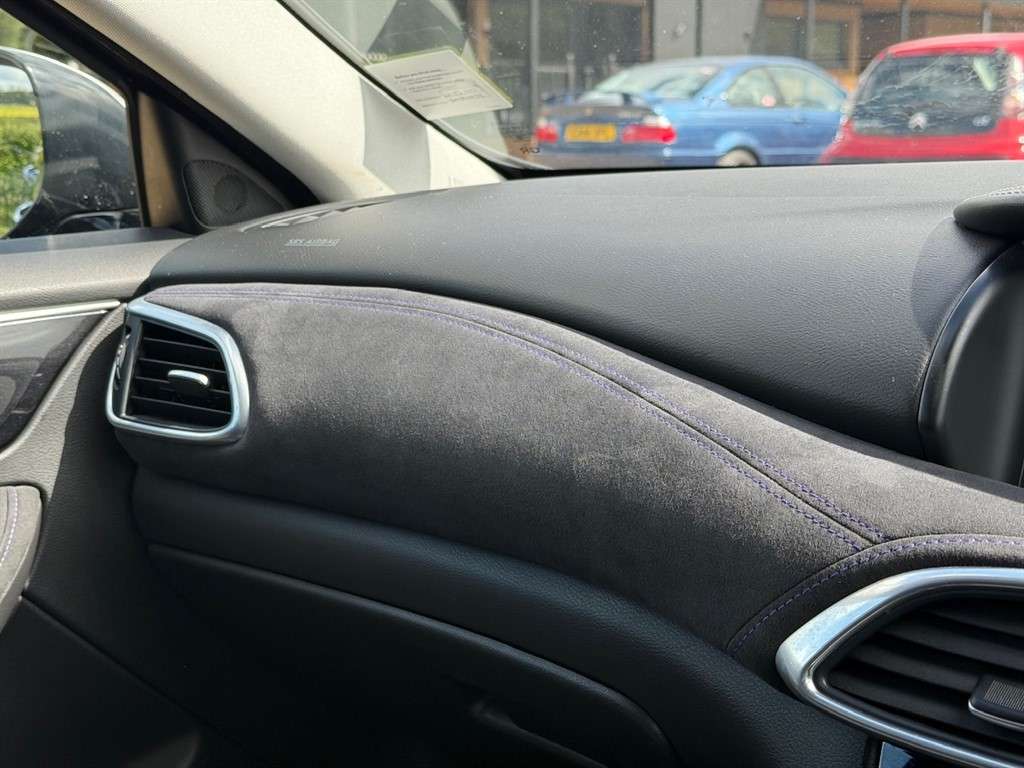 2018 INFINITI Q30 2018 INFINITI Q30