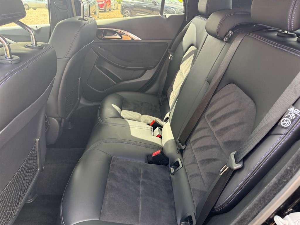 2018 INFINITI Q30 2018 INFINITI Q30