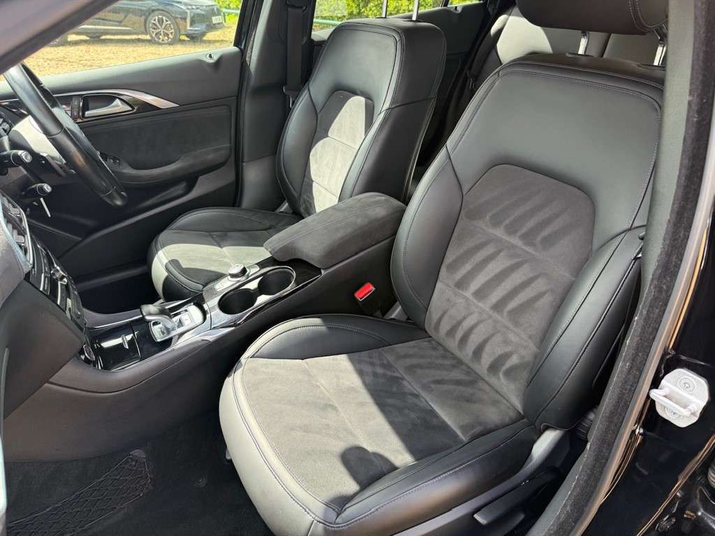 2018 INFINITI Q30 2018 INFINITI Q30