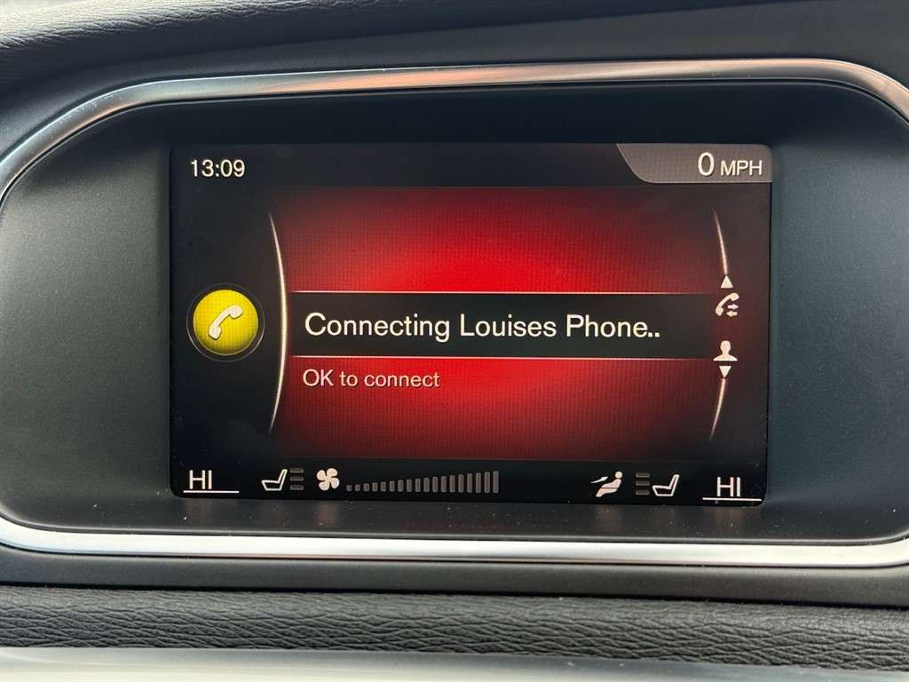 2017 VOLVO V40 2017 VOLVO V40
