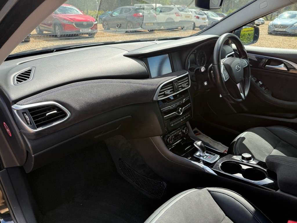 2018 INFINITI Q30 2018 INFINITI Q30