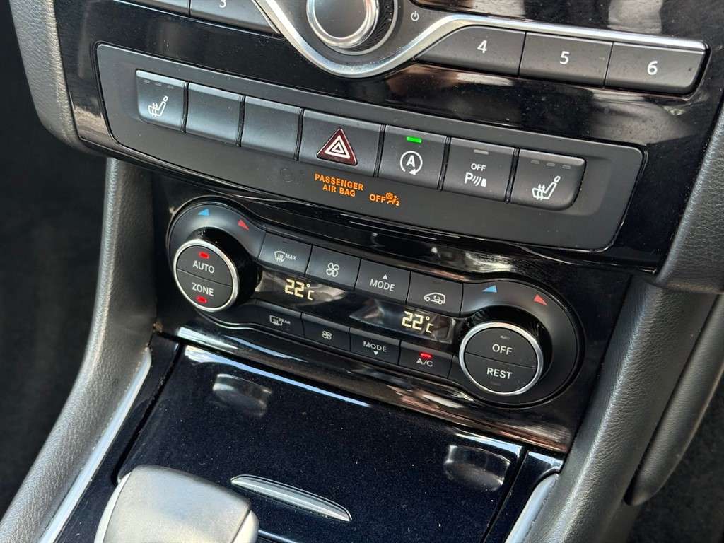 2018 INFINITI Q30 2018 INFINITI Q30