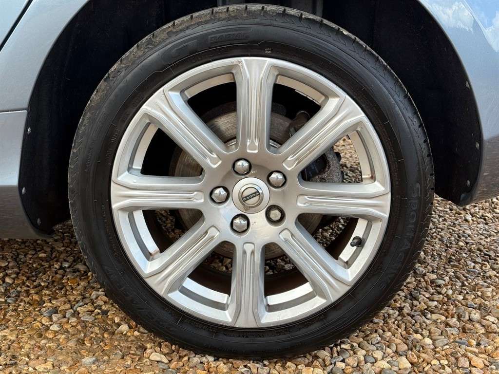 2017 VOLVO V40 2017 VOLVO V40