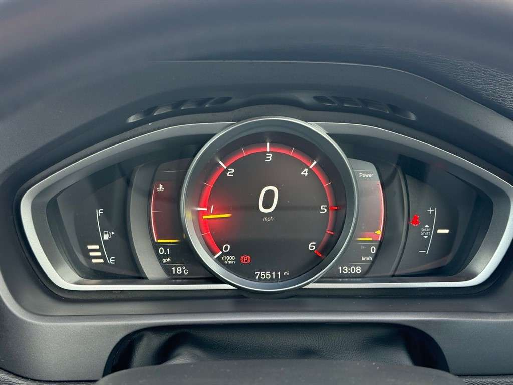2017 VOLVO V40 2017 VOLVO V40