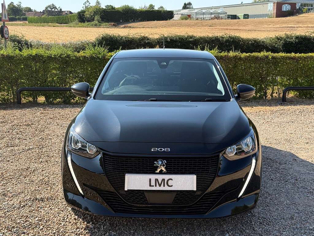 A 2020 PEUGEOT E-208 50kWh Allure Hatchback 5dr Electric Auto (136 ps) A 2020 PEUGEOT E-208 50kWh Allure Hatchback 5dr Electric Auto (136 ps)