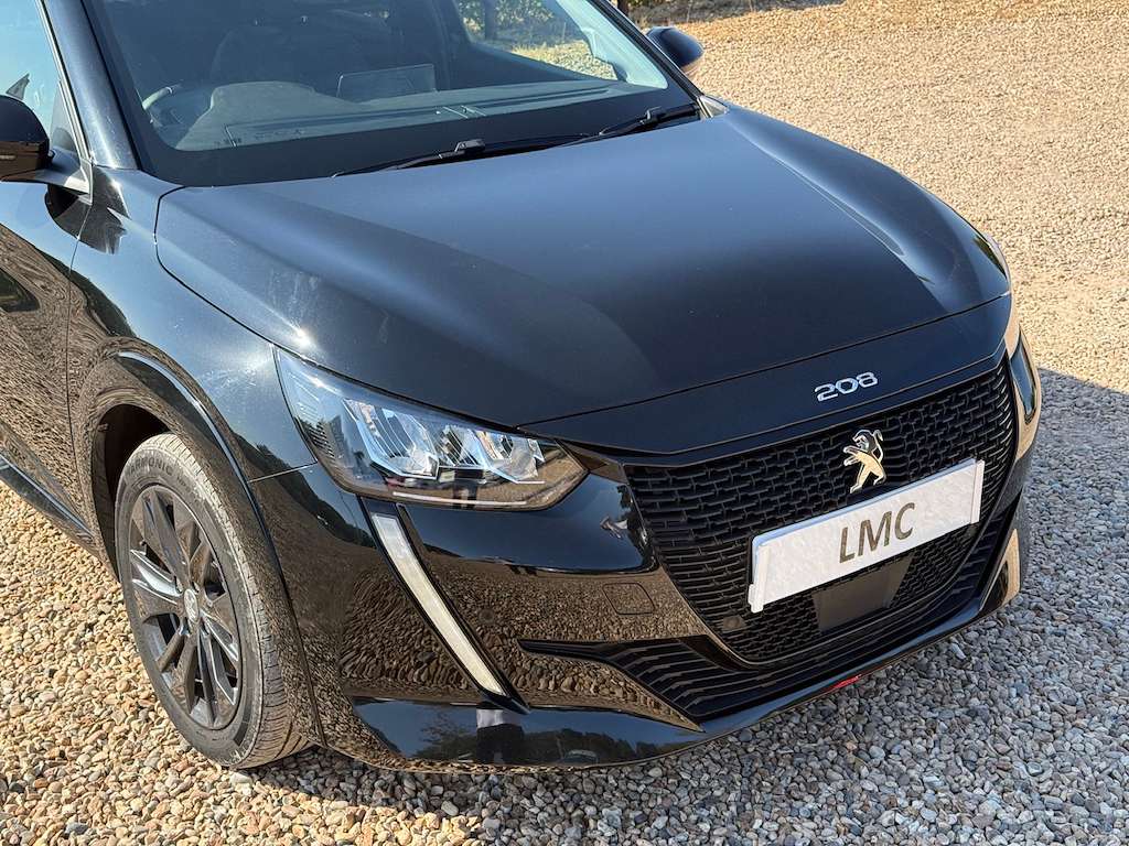 A 2020 PEUGEOT E-208 50kWh Allure Hatchback 5dr Electric Auto (136 ps) A 2020 PEUGEOT E-208 50kWh Allure Hatchback 5dr Electric Auto (136 ps)
