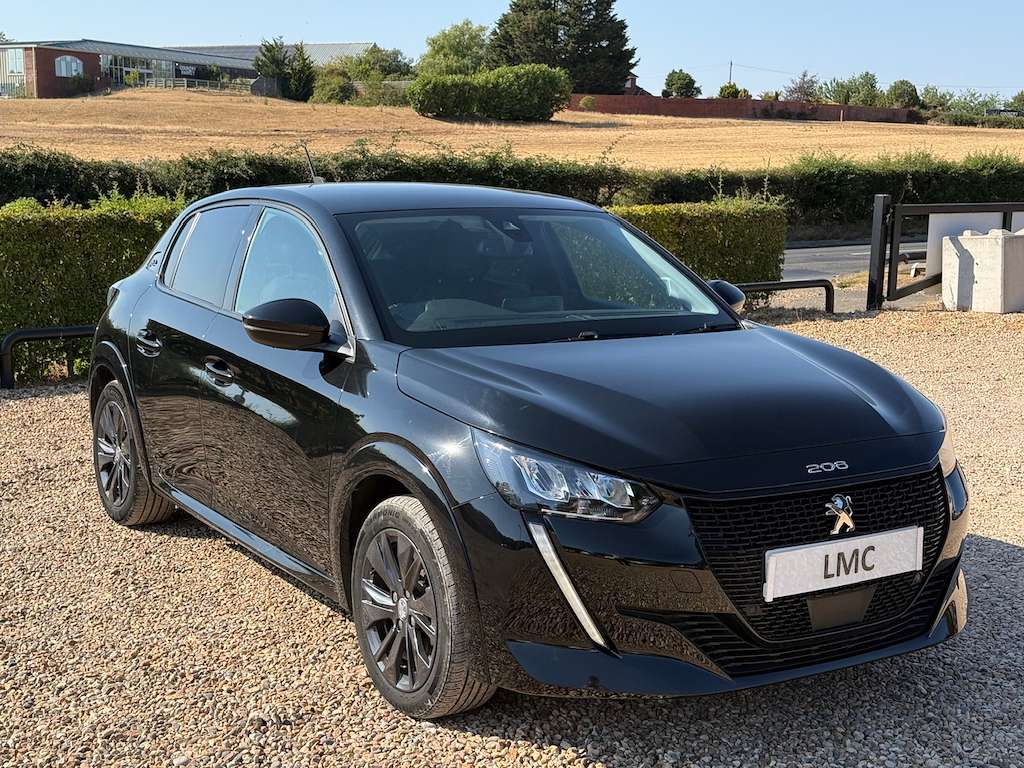 A 2020 PEUGEOT E-208 50kWh Allure Hatchback 5dr Electric Auto (136 ps) A 2020 PEUGEOT E-208 50kWh Allure Hatchback 5dr Electric Auto (136 ps)