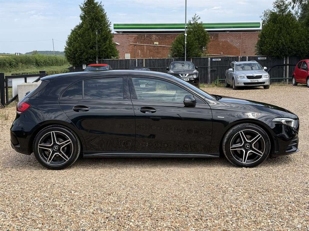2022 MERCEDES A180 2022 MERCEDES A180