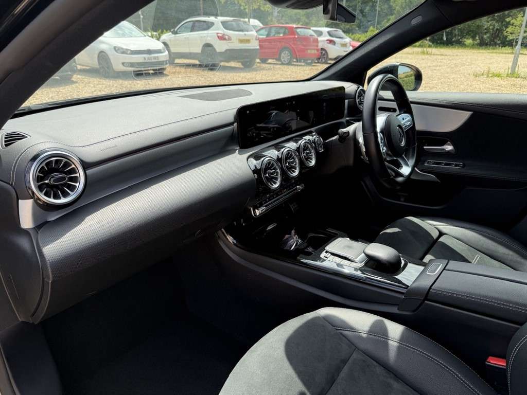 2022 MERCEDES A180 2022 MERCEDES A180