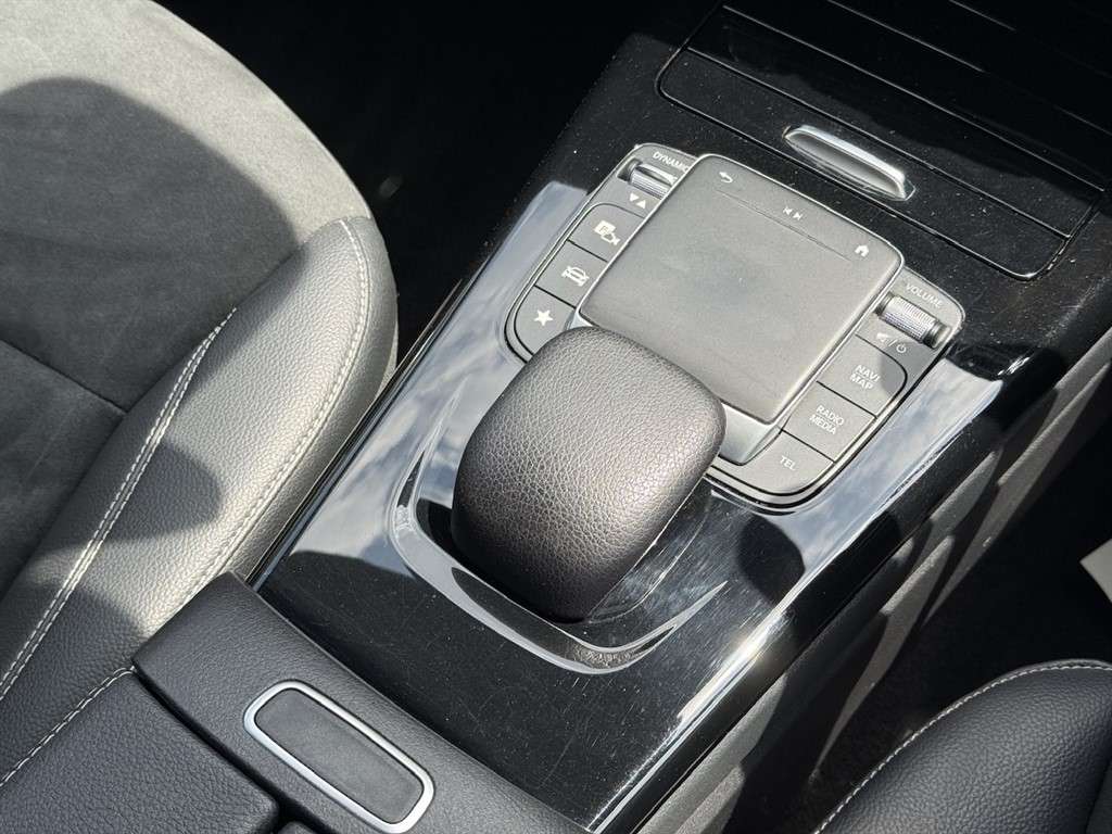 2022 MERCEDES A180 2022 MERCEDES A180