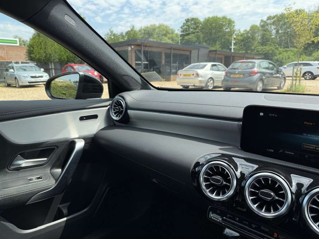 2022 MERCEDES A180 2022 MERCEDES A180