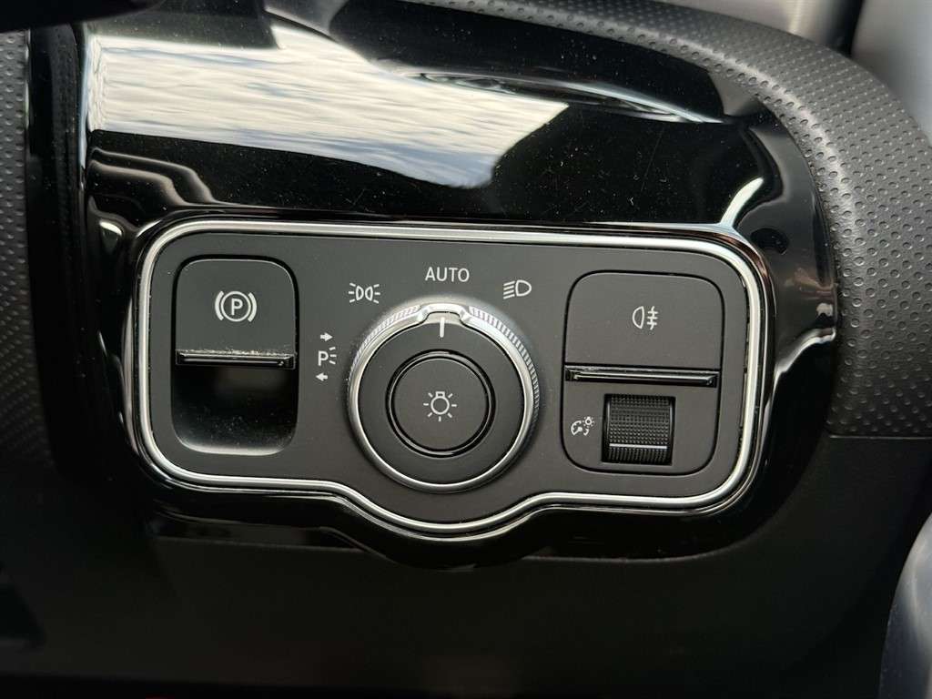 2022 MERCEDES A180 2022 MERCEDES A180