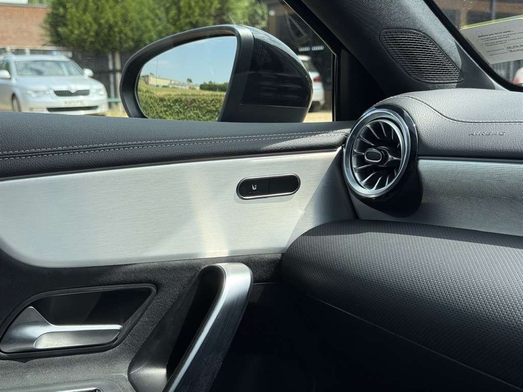 2022 MERCEDES A180 2022 MERCEDES A180