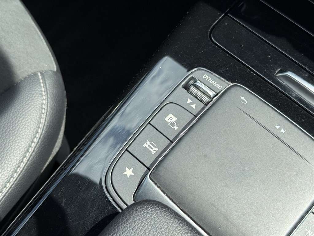 2022 MERCEDES A180 2022 MERCEDES A180